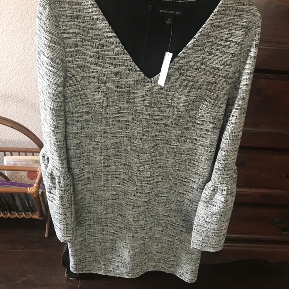 NWT Banana Republic dress with bell shaped sleeves - Picture 4 of 7